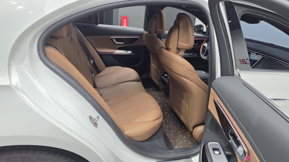 Mercedes-Benz E-Class, 2024 — фото 9 из 12