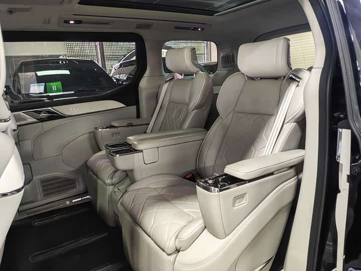 Volvo EM90, 2024 — фото 6 из 9