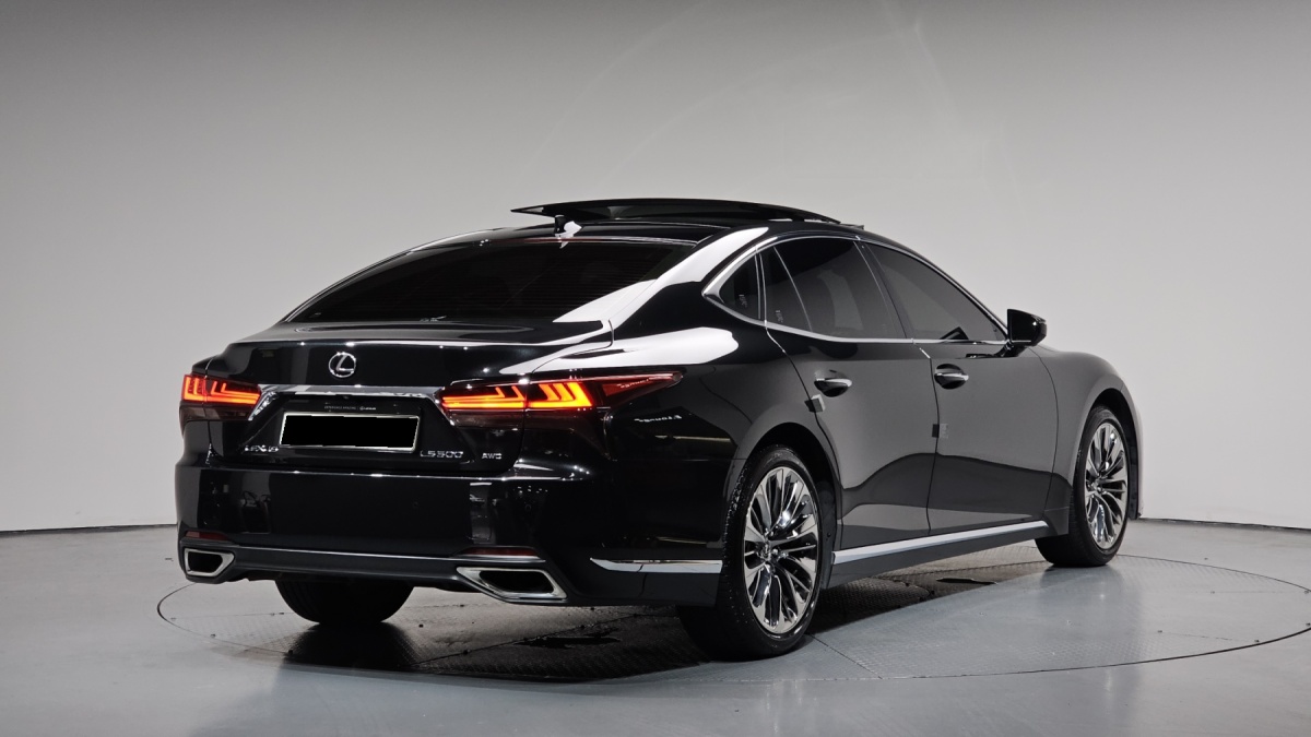 Lexus LS, 2022 — фото 2 из 12