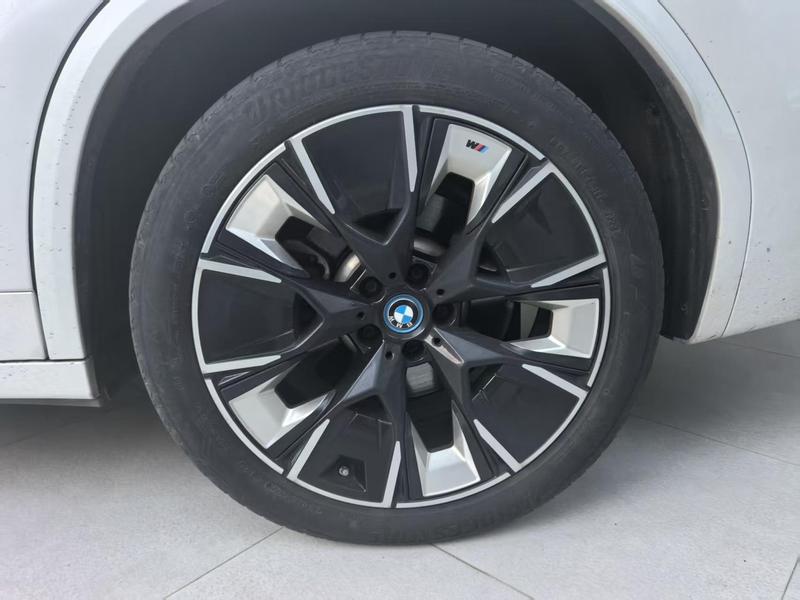BMW iX3, 2023 — фото 6 из 10