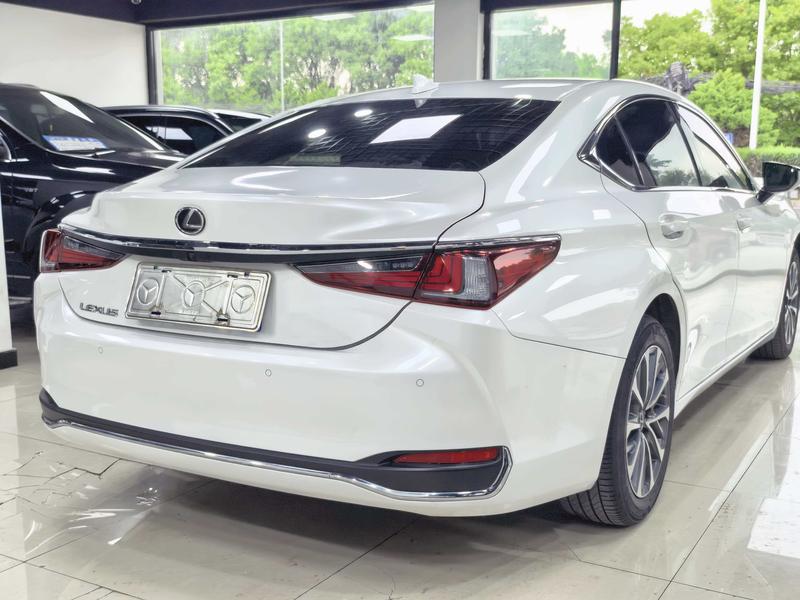 Lexus ES, 2023 — фото 6 из 12
