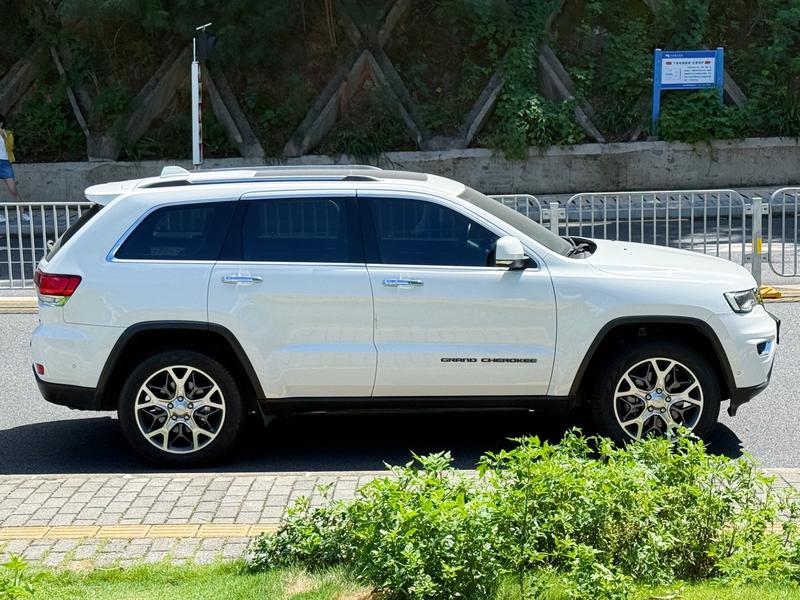 Jeep Grand Cherokee, 2022 — фото 7 из 12
