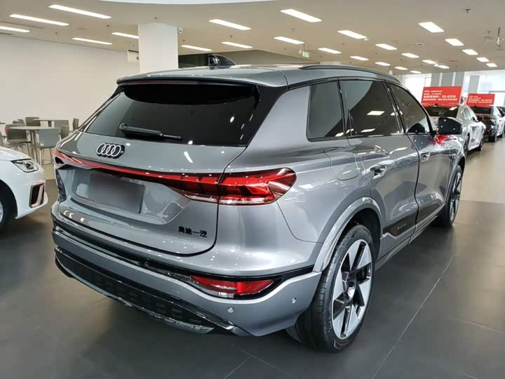 Audi Q6L e-tron, 2025 — фото 5 из 9