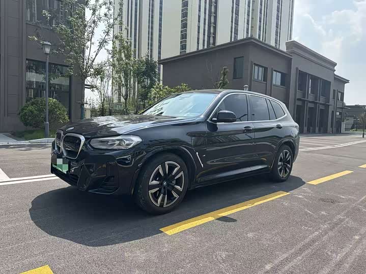 BMW iX3, 2023 — фото 3 из 9