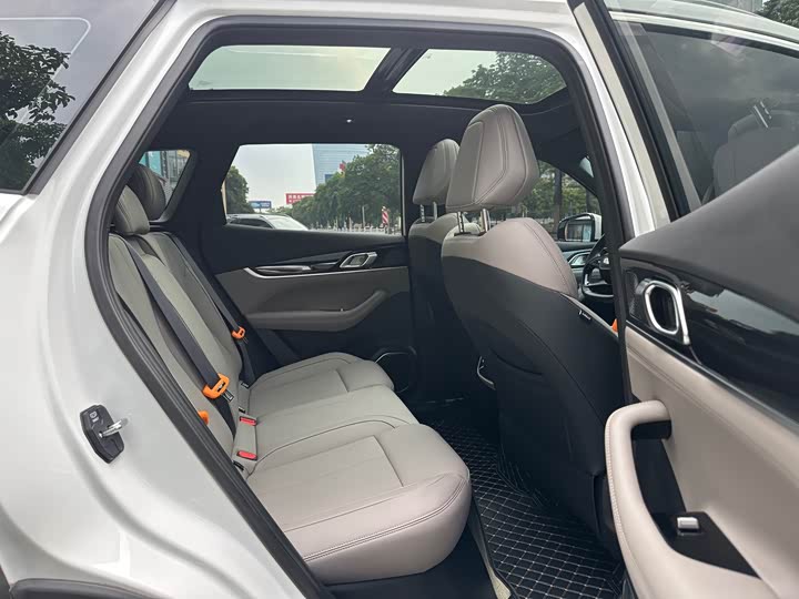 Geely Atlas L, 2025 — фото 9 из 9