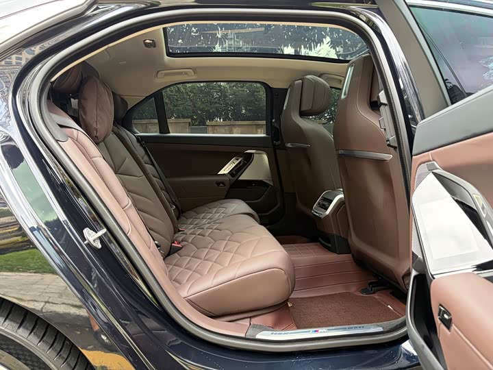 BMW 7 Series, 2024 — фото 9 из 9