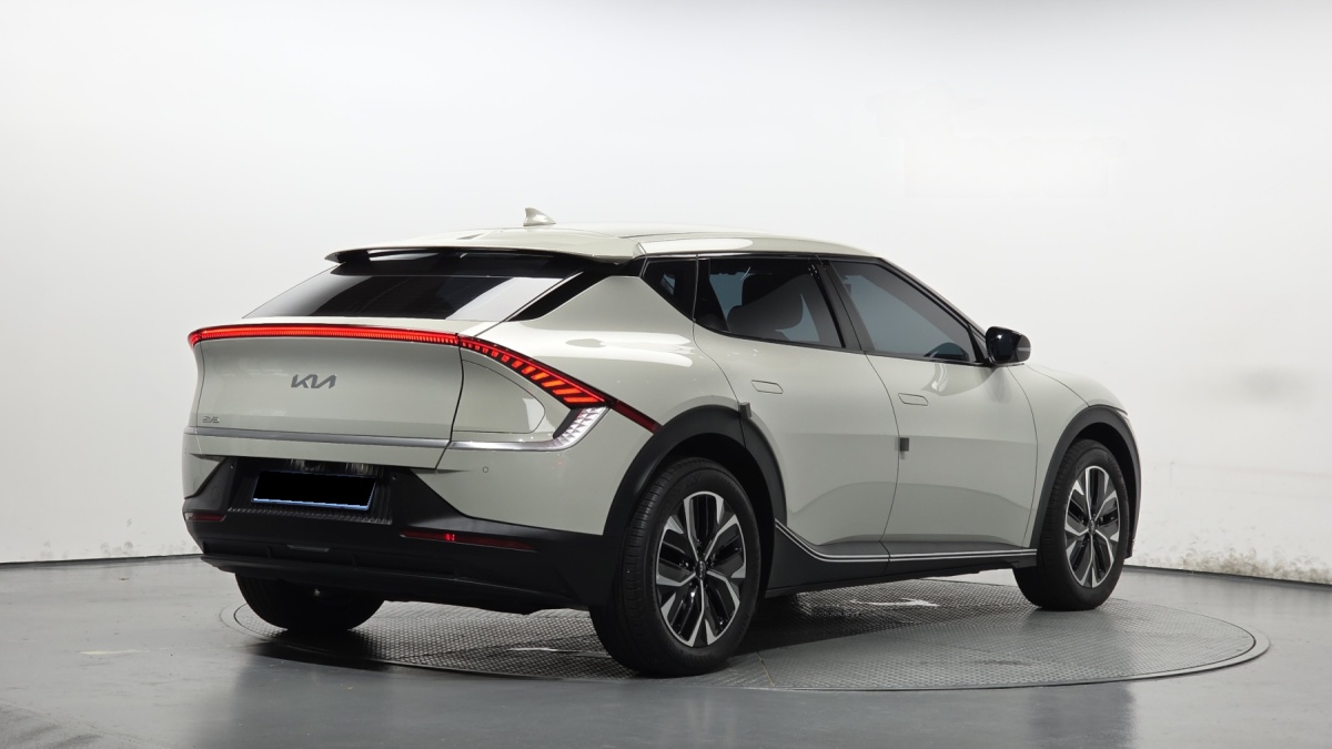 Kia EV6, 2023 — фото 2 из 12