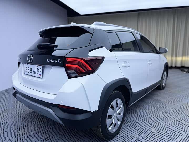 Toyota Yaris L Hatchback, 2022 — фото 8 из 9