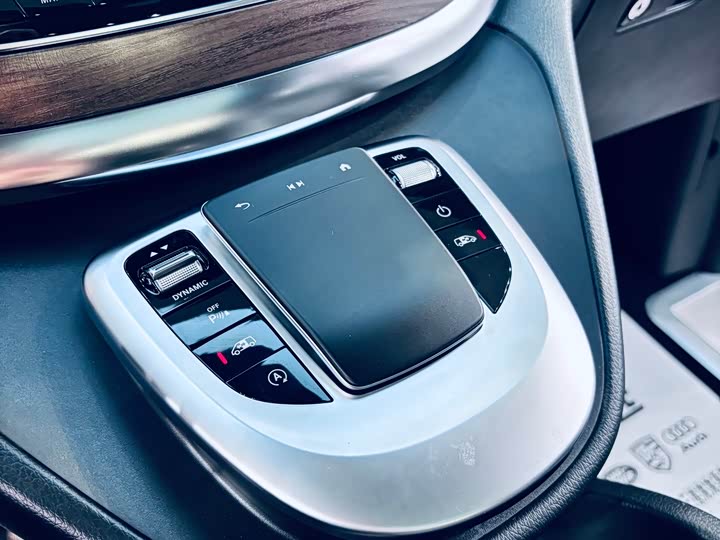 Mercedes-Benz V-Class, 2022 — фото 7 из 9