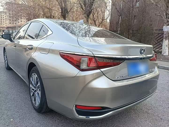 Lexus ES, 2021 — фото 7 из 9