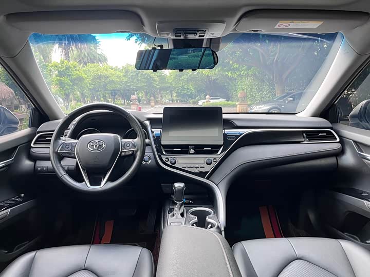 Toyota Camry, 2022 — фото 8 из 9