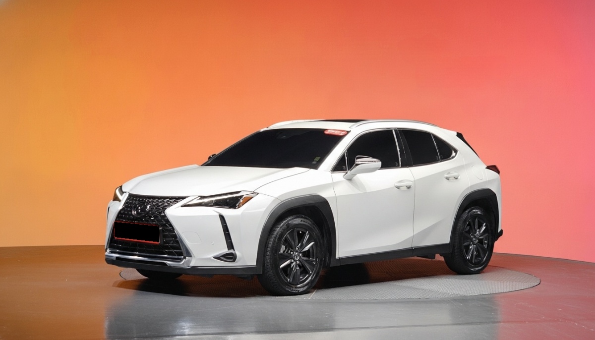 Lexus UX, 2023 — купить в Перми под ключ