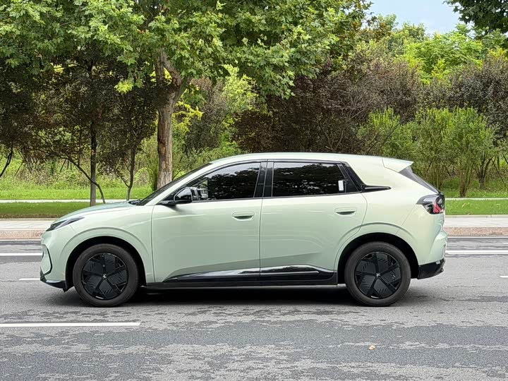 BAIC Arcfox T1, 2025 — фото 7 из 9