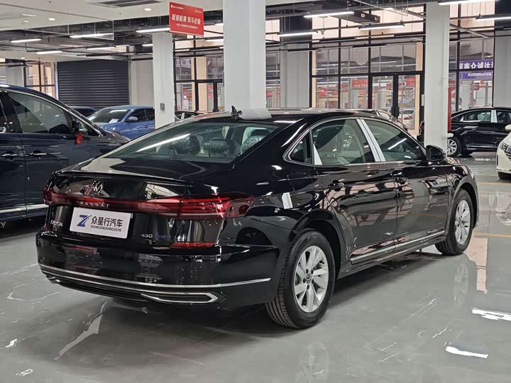 Volkswagen Passat Hybrid, 2025 — фото 5 из 9
