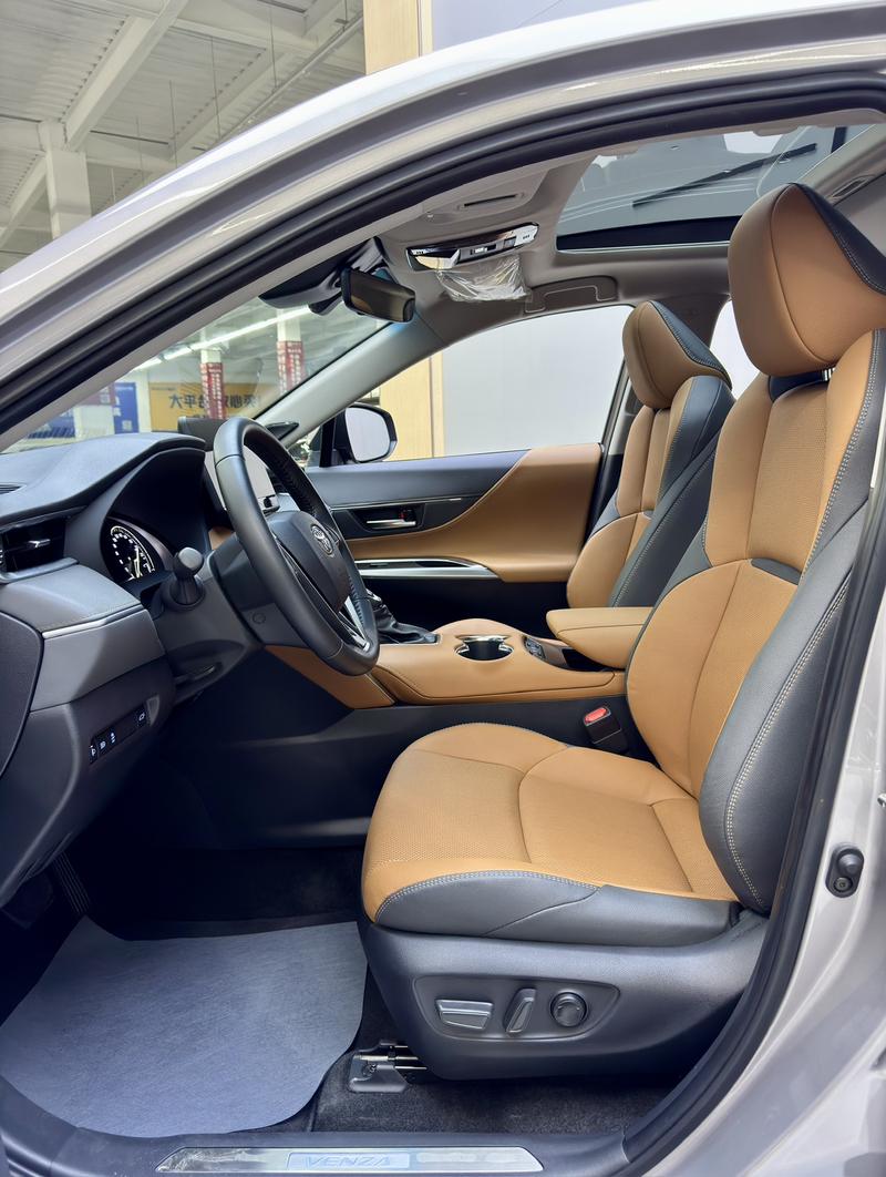 Toyota Venza, 2022 — фото 6 из 10