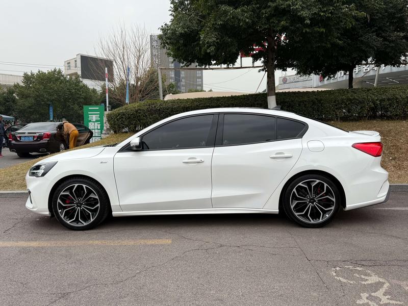 Ford Focus, 2021 — фото 3 из 12