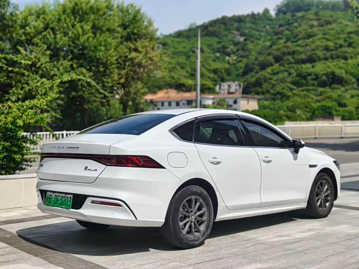 BYD Qin Plus, 2023 — фото 6 из 7
