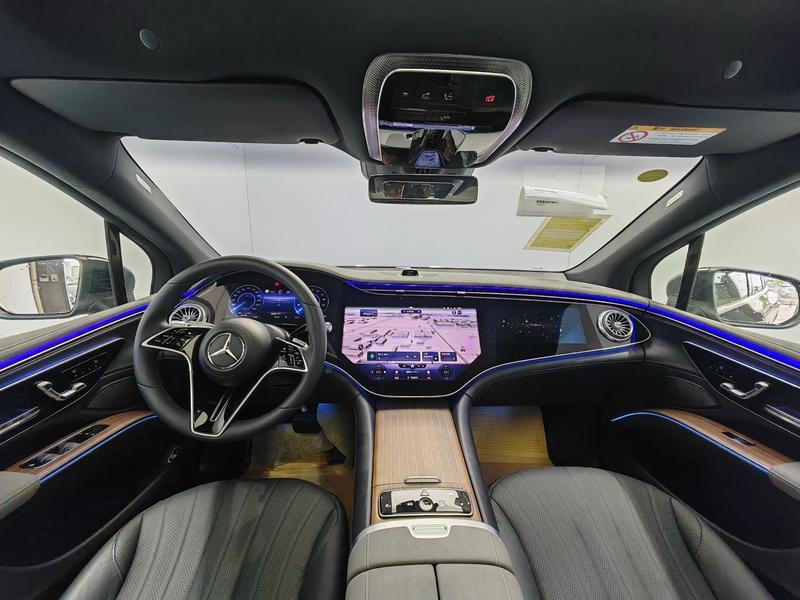 Mercedes-Benz EQS SUV, 2025 — фото 8 из 12