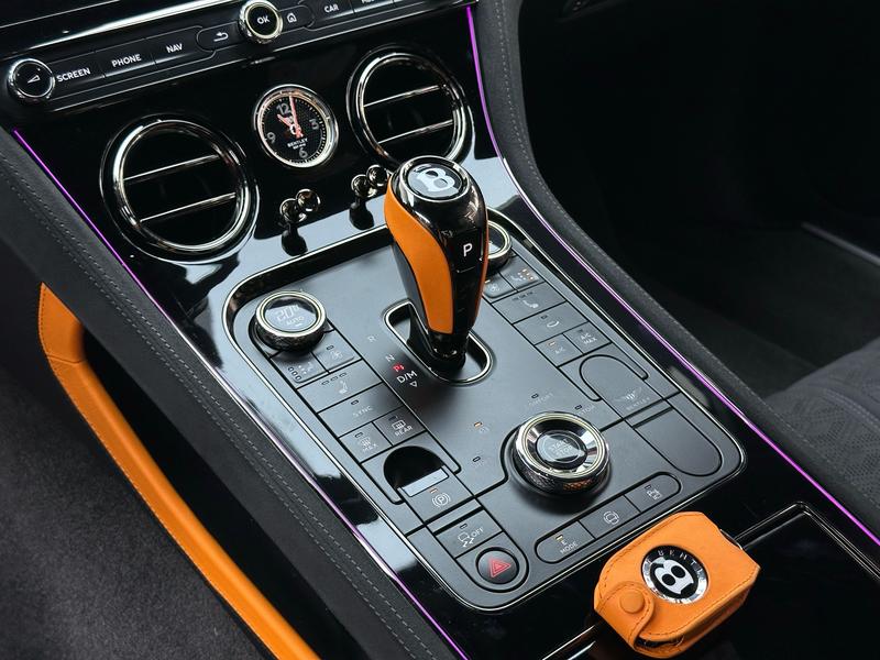 Bentley Continental GT Hybrid, 2025 — фото 10 из 12