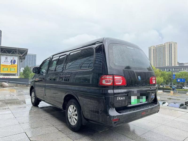 Dongfeng Forthing Lingzhi M5 EV, 2023 — фото 4 из 12