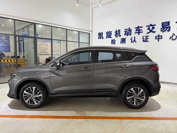 Geely Coolray, 2022 — фото 7 из 9
