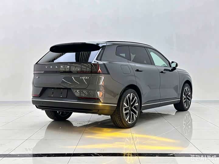 Volvo XC70 Hybrid, 2026 — фото 5 из 7