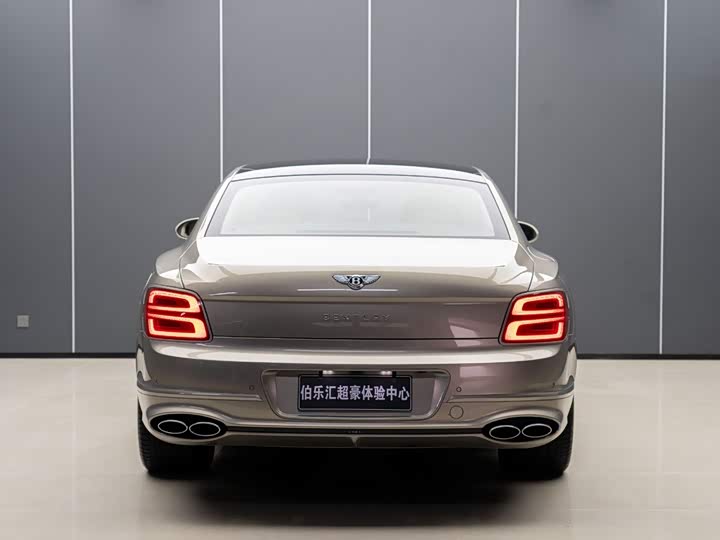 Bentley Flying Spur Hybrid, 2023 — фото 7 из 9