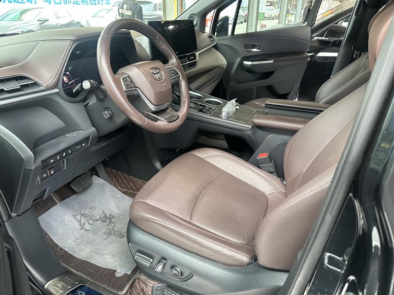 Toyota Granvia, 2023 — фото 7 из 11