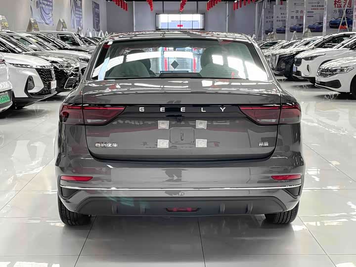 Geely Emgrand, 2025 — фото 5 из 9