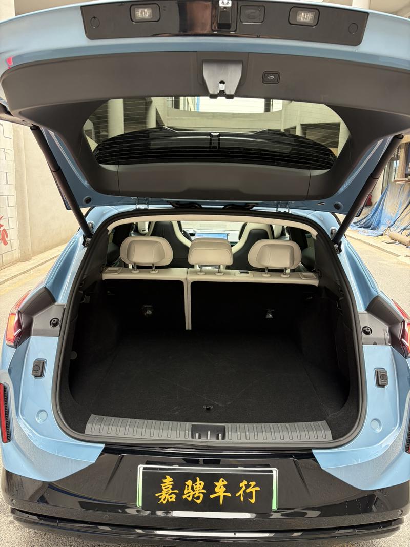 Lynk & Co 08 EM-P Hybrid, 2025 — фото 12 из 12