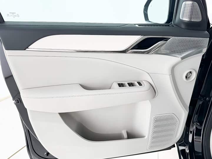 Volvo EM90, 2023 — фото 8 из 9