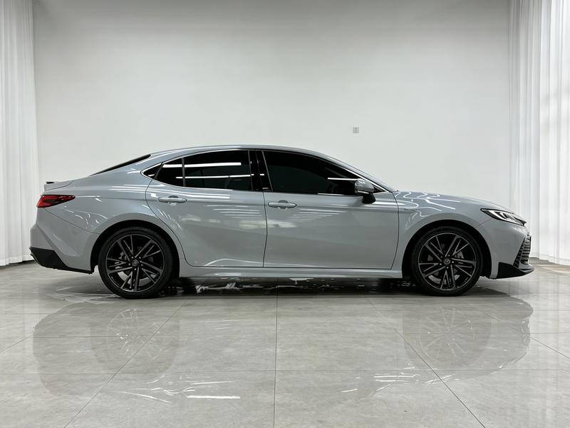 Toyota Camry, 2024 — фото 8 из 12