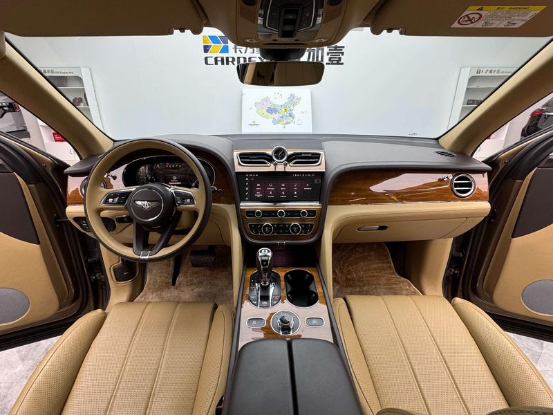 Bentley Bentayga Hybrid, 2022 — фото 5 из 12