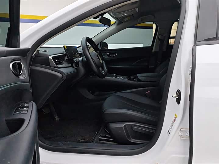 BYD Seal 05 DM-i Hybrid, 2025 — фото 9 из 9