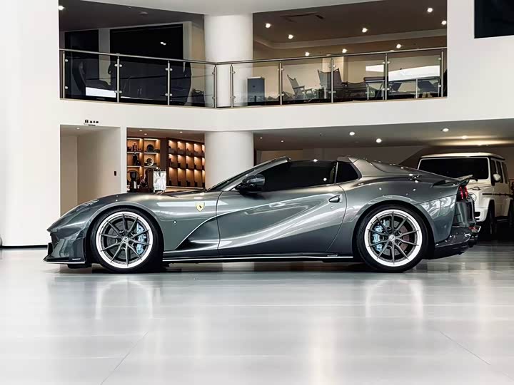 Ferrari 812, 2022 — фото 2 из 9