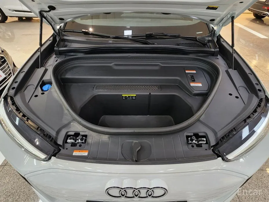 Audi Q6 e-tron, 2025 — фото 6 из 12