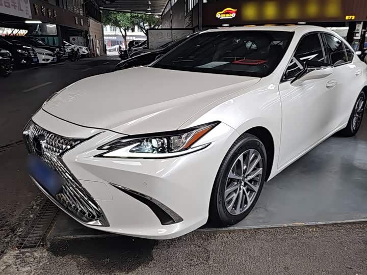 Lexus ES, 2021 — фото 2 из 9