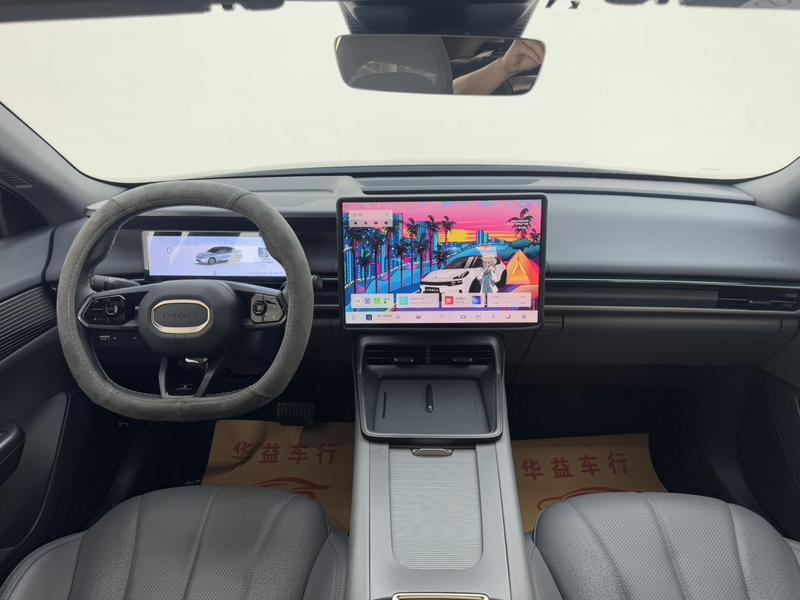 Lynk & Co 07 EM-P Hybrid, 2024 — фото 8 из 12