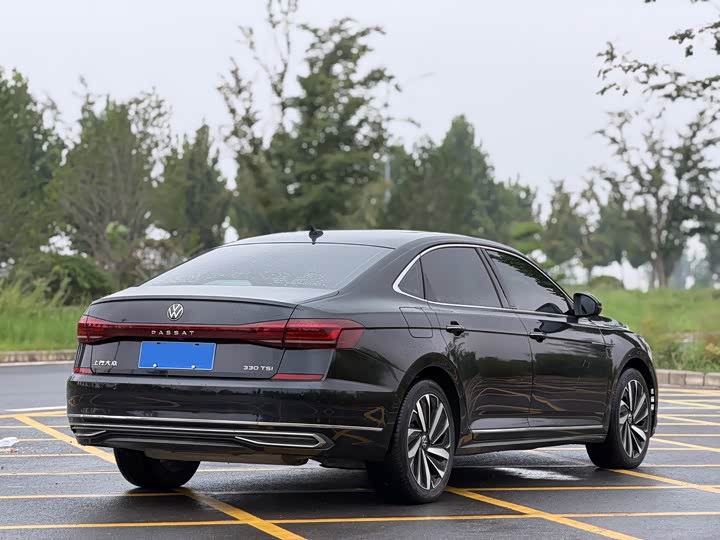 Volkswagen Passat, 2022 — фото 7 из 9