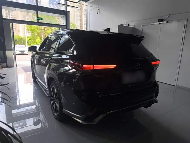 Toyota Crown Kluger, 2023 — фото 5 из 9