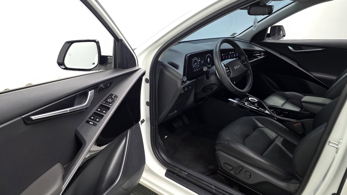 Kia Niro, 2023 — фото 9 из 12