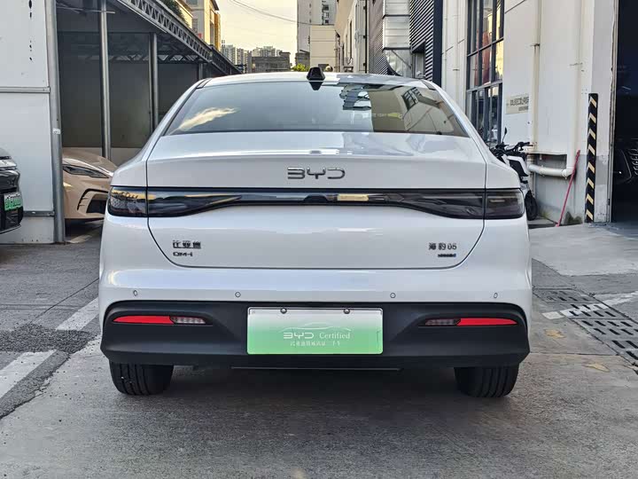 BYD Seal 05 DM-i Hybrid, 2024 — фото 5 из 9