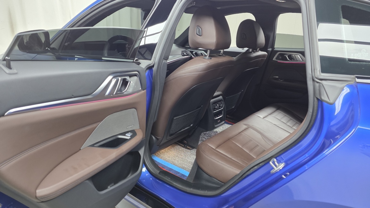 BMW i4, 2022 — фото 11 из 12