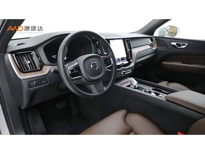 Volvo XC60, 2021 — фото 6 из 9