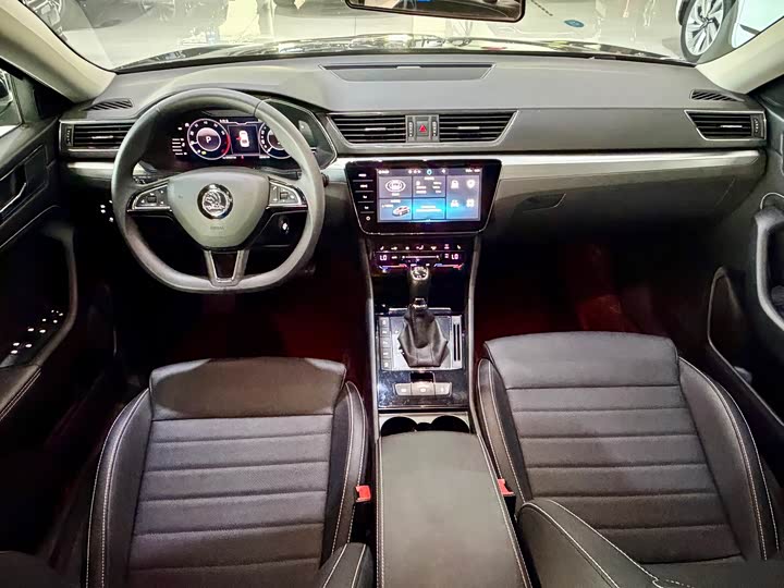 Skoda Superb, 2023 — фото 6 из 9