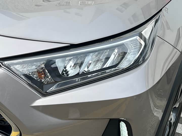 Toyota RAV4 Hybrid, 2021 — фото 9 из 9