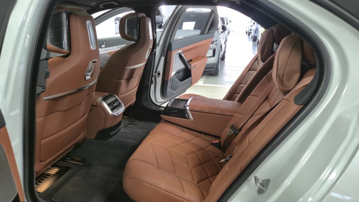 BMW 7 Series, 2025 — фото 10 из 12