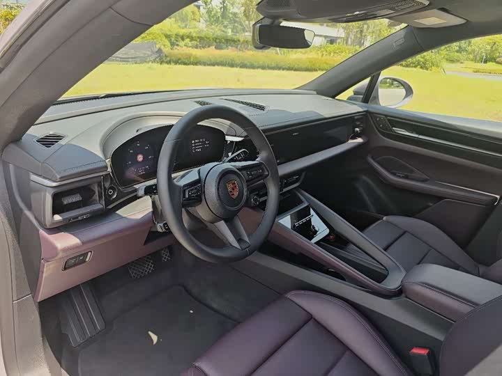Porsche Macan EV, 2025 — фото 9 из 9
