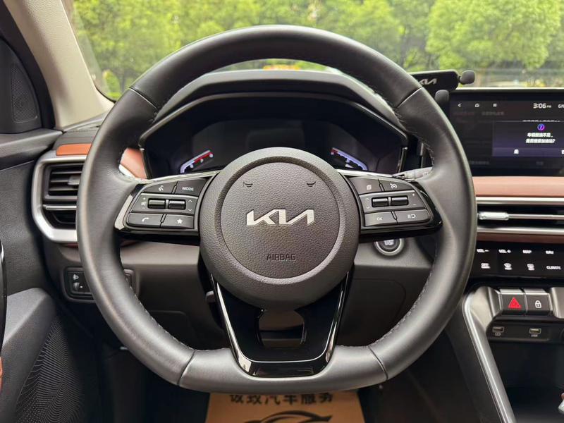 Kia Sportage GT-line, 2023 — фото 11 из 12
