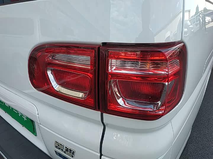 Dongfeng Forthing Lingzhi M5 EV, 2026 — фото 8 из 9